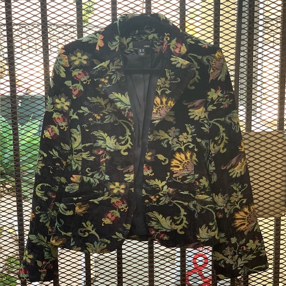 Floral Needlepoint design. Smart body hugging, flare sleeve with slit. - Picture 3 of 7